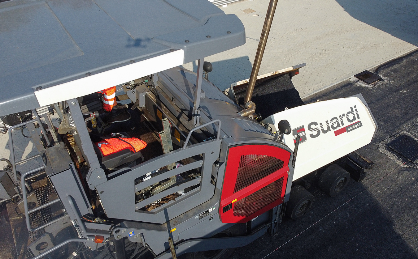 suardi spa - mezzi - asfaltatrice